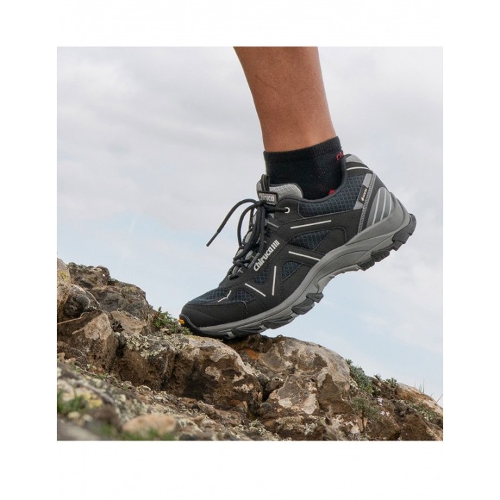 Zapatillas de Montana Gore Tex CHIRUCA Sumatra Negras