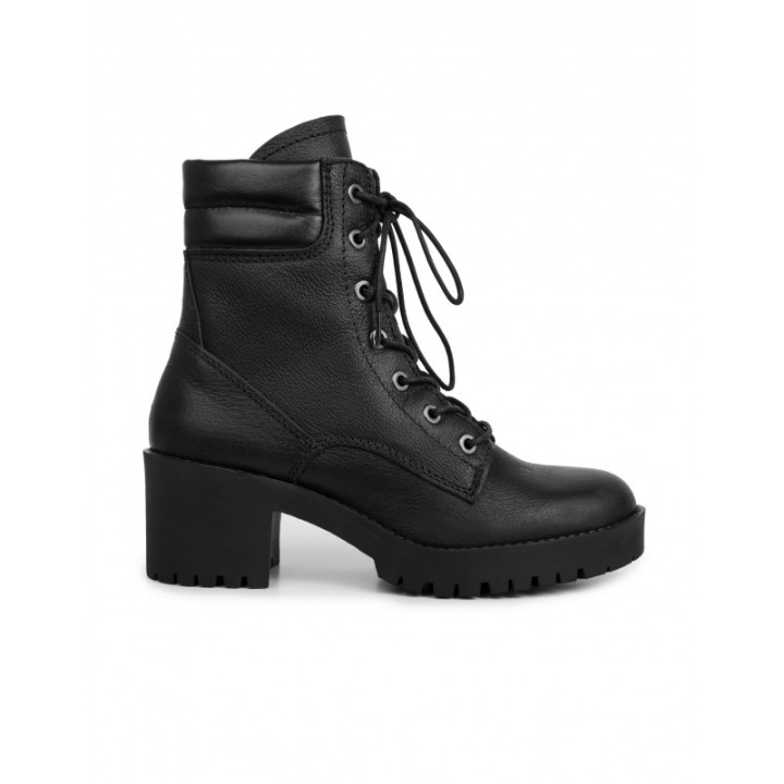 Botas Cordones Suela Track Negras PERA LIMONERA