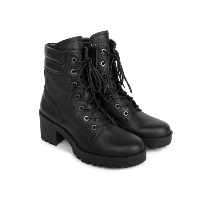 Botas Cordones Suela Track Negras PERA LIMONERA