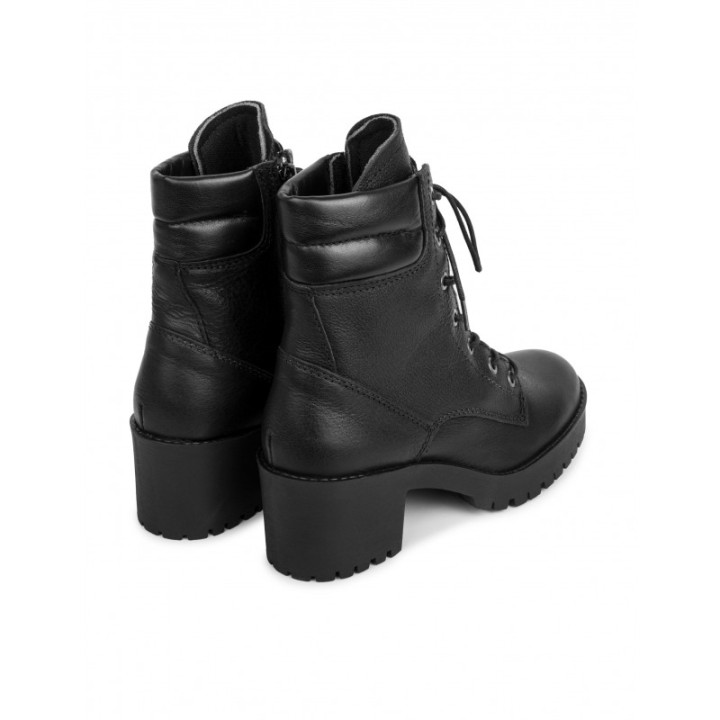 Botas Cordones Suela Track Negras PERA LIMONERA