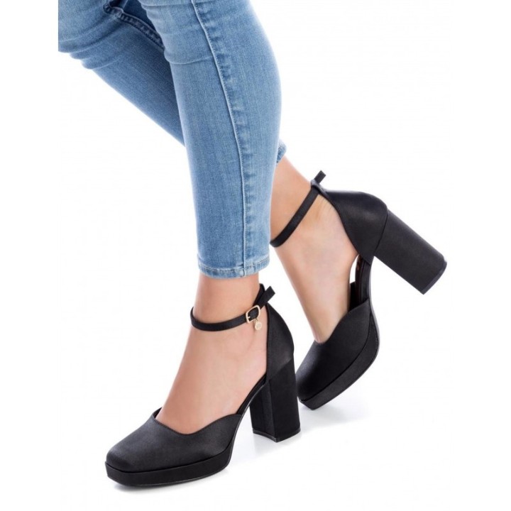 XTI Sandalias Plataforma Raso Negras