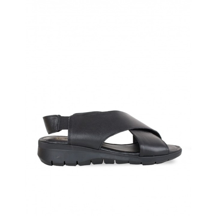 Sandalias Piel Tiras Cruzadas Negras PERA LIMONERA