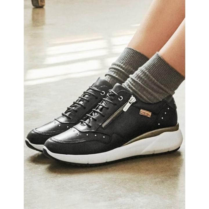 PIKOLINOS Deportivas Piel Negras Tachuelas