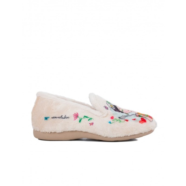 Zapatillas Casa Cerradas Frida Beige