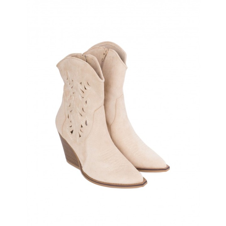 Botines Camperos Calados Tacon Beige