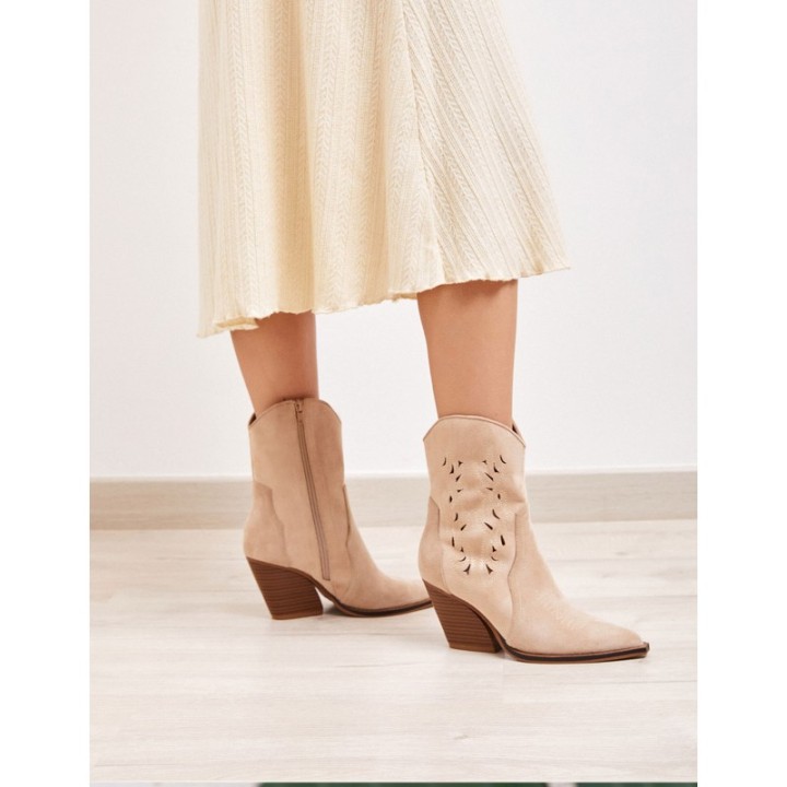 Botines Camperos Calados Tacon Beige
