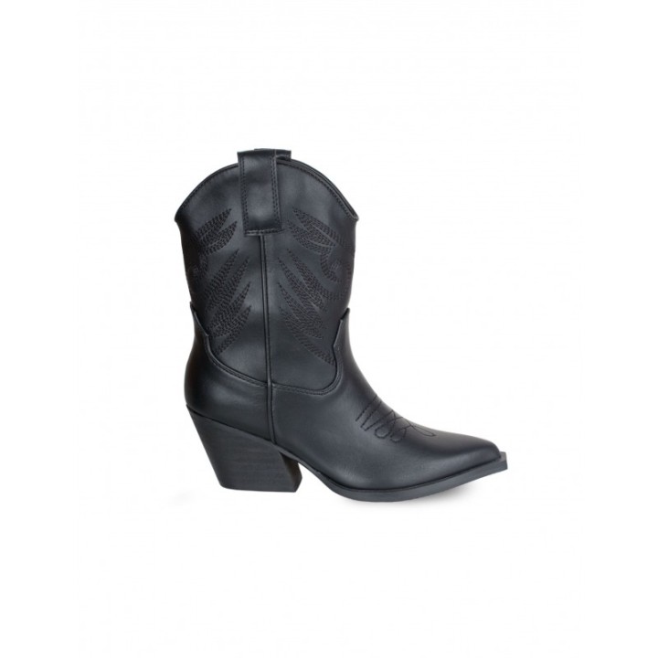 Botines Camperos Costuras Tacon Negros