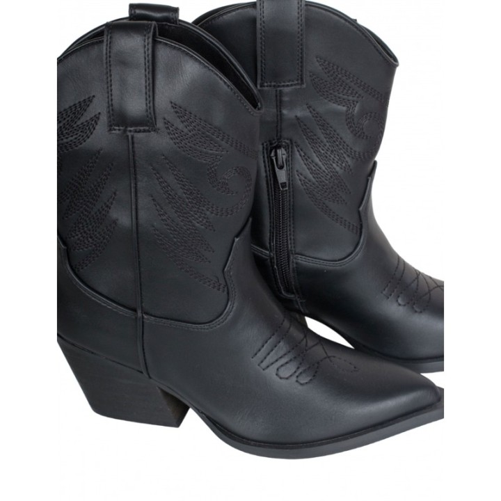 Botines Camperos Costuras Tacon Negros