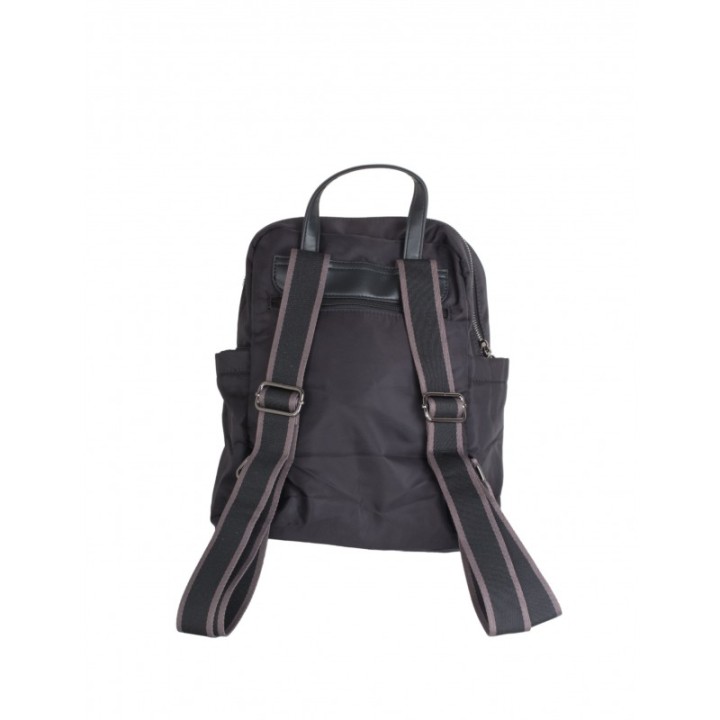 Mochila Cuadrada Nylon Negra