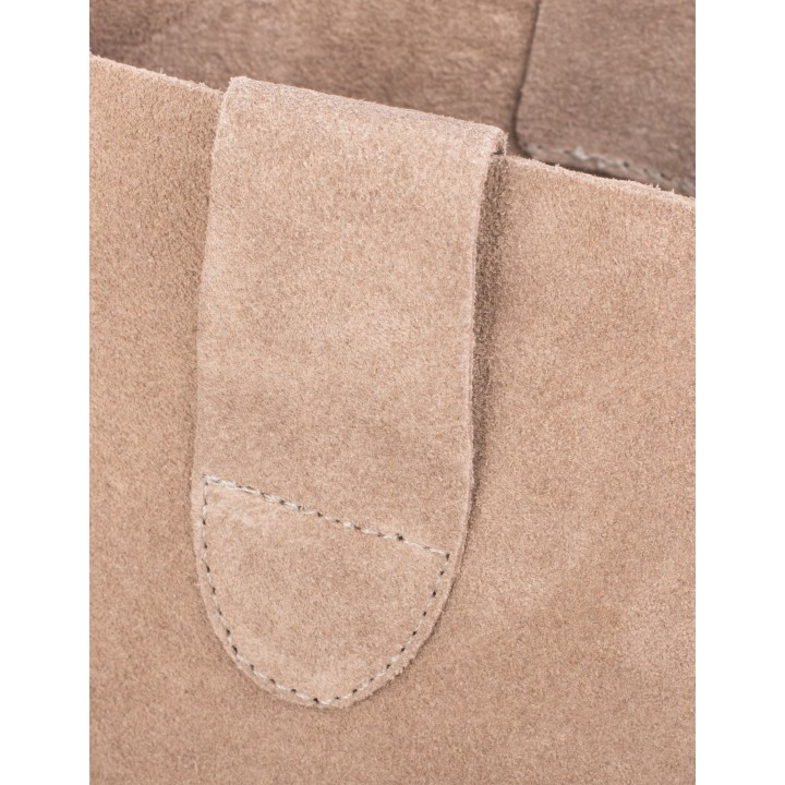BRYAN Botas Altas Tacon Serraje Camel