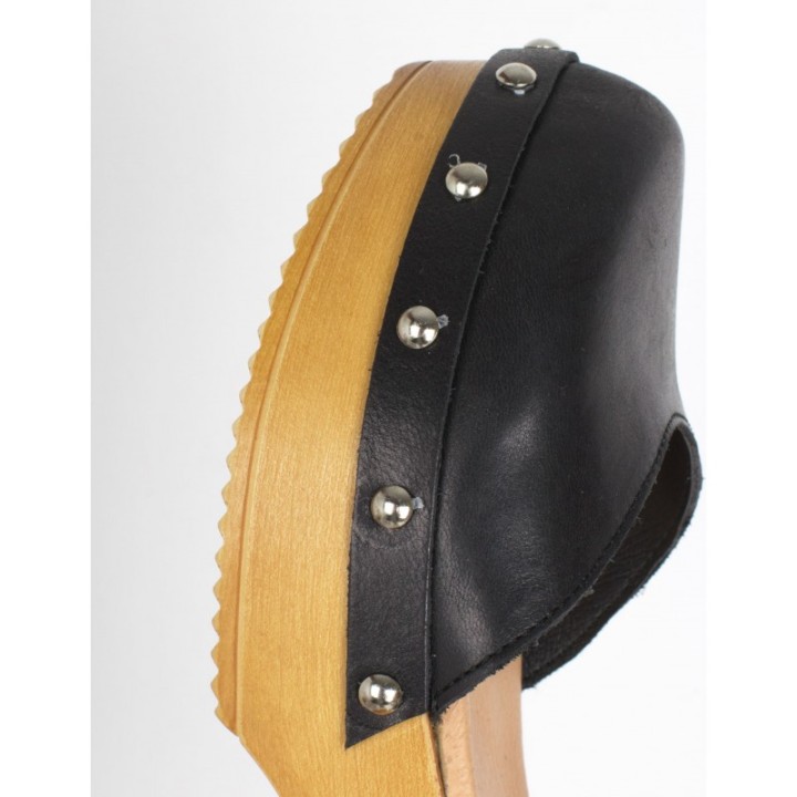 Sandalias Madera Tachuelas Negras PERA LIMONERA