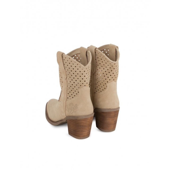 Botines Camperos Calados Corazon Taupe PERA LIMONERA