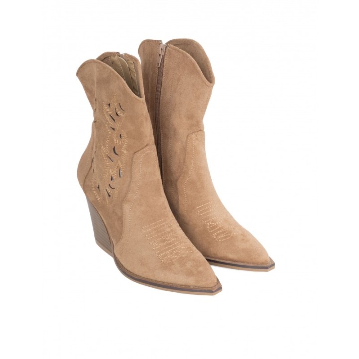 Botines Camperos Calados Tacon Camel