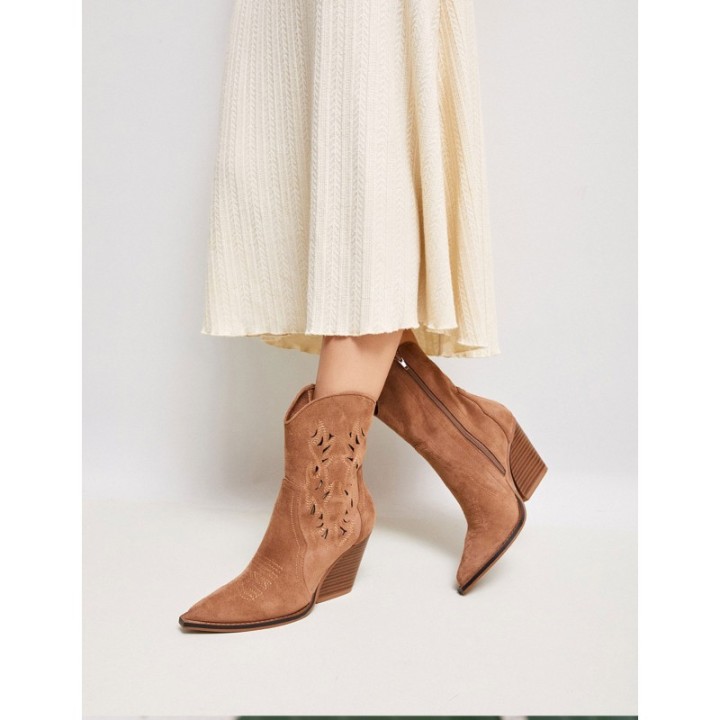 Botines Camperos Calados Tacon Camel