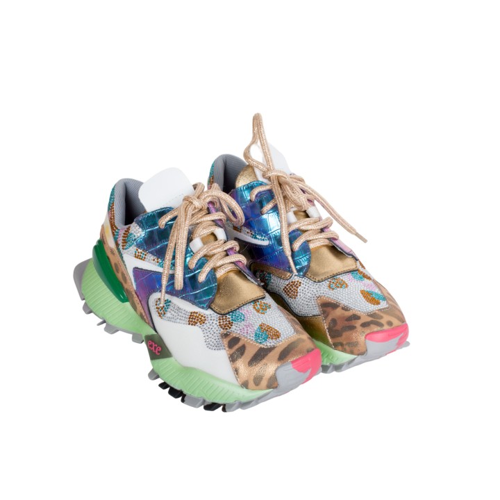 EXe Zapatillas Plataforma Brillos Corazones