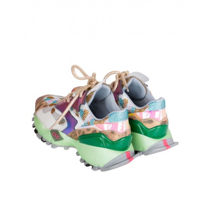 EXe Zapatillas Plataforma Brillos Corazones